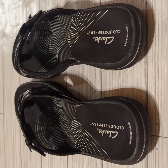 NWOT Clarks Women's 8M Cloudsteppers Breeze Sea Thong Sandals Black 27772 - Picture 5 of 6